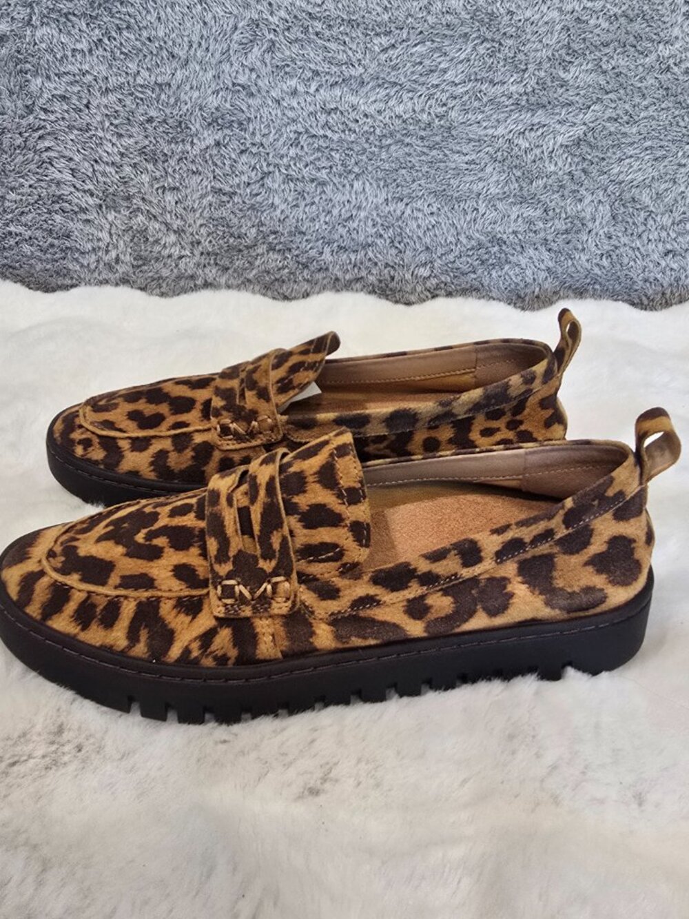 Vionic Uptown Loafer Tan Leopard Suede Women's Sizes NEW Mature Comfort - Picture 8 of 16